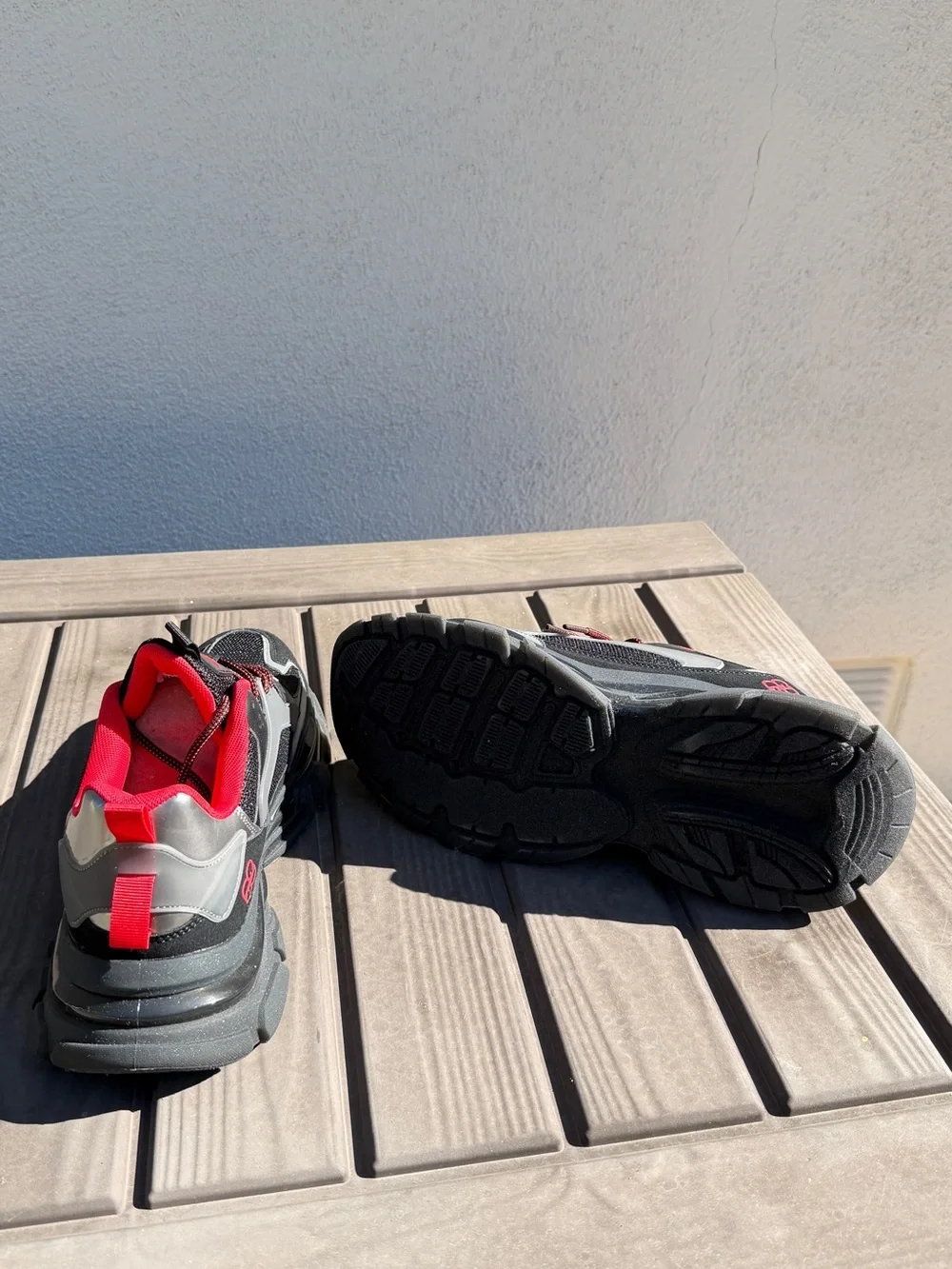 Gold Deer Men’s Chunky Platform Sneakers Black/Gray/Red Size 10 – New
